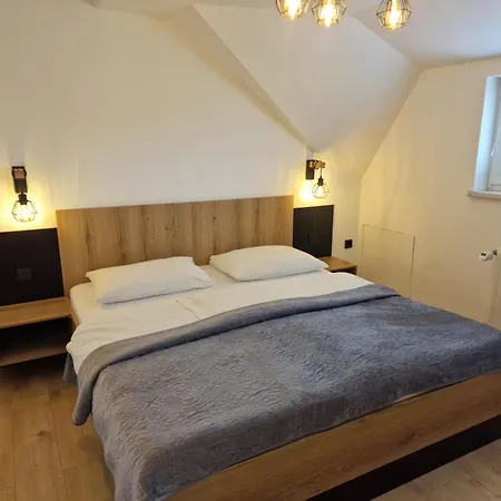 Guest house Pri Storklji 3*