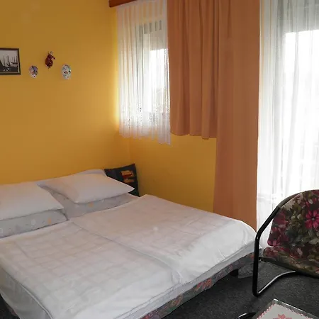 Pri Storklji 3*