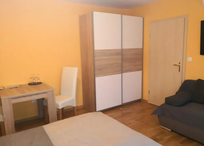 Pri Storklji Guest house