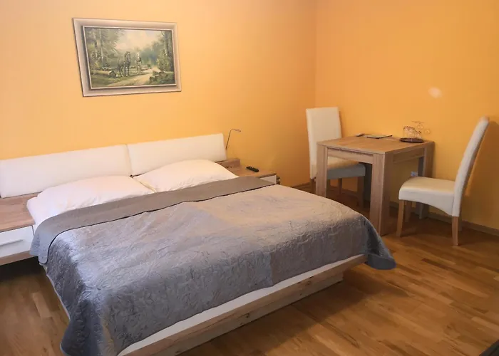 Hiša za goste Pri Storklji 3*