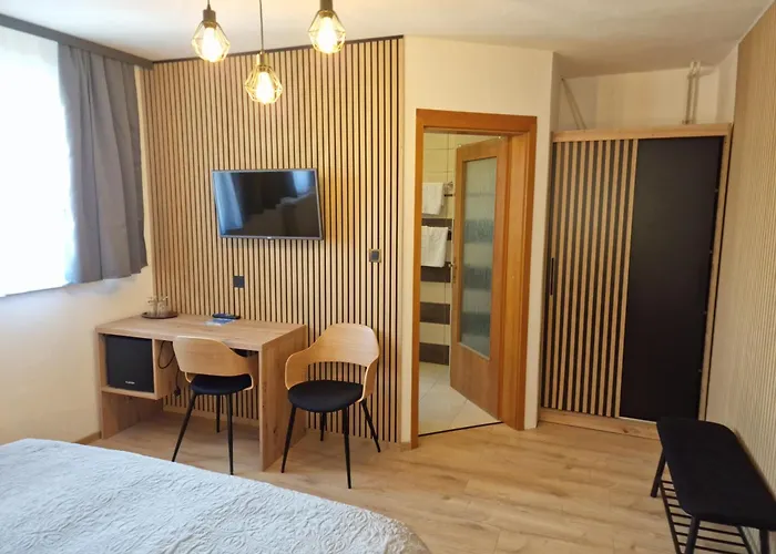 Guest house Pri Storklji 3*