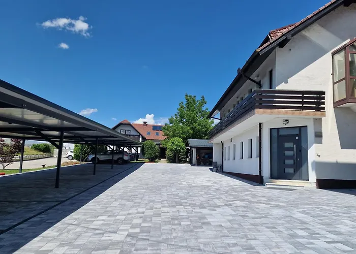 Pri Storklji Guest house